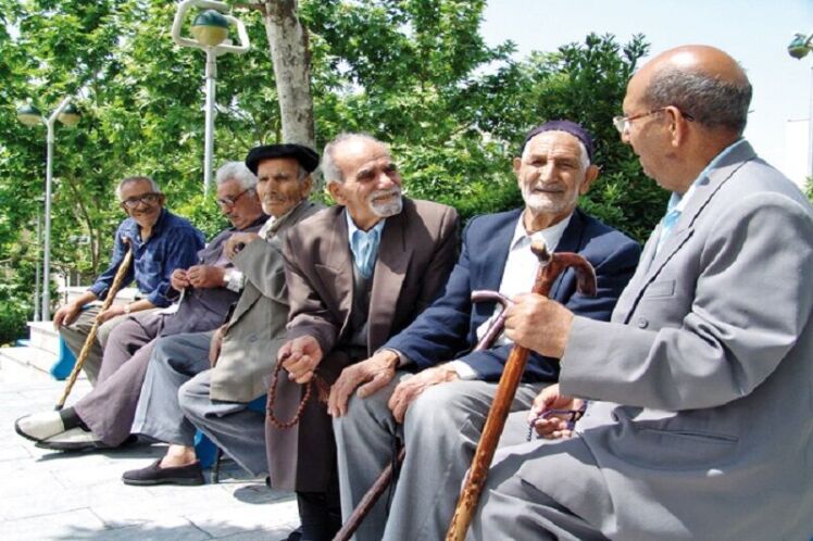 طرح جدید برای تهران؛ مدرسه سالمندان جایگزین خانه سالمندان می‌شود