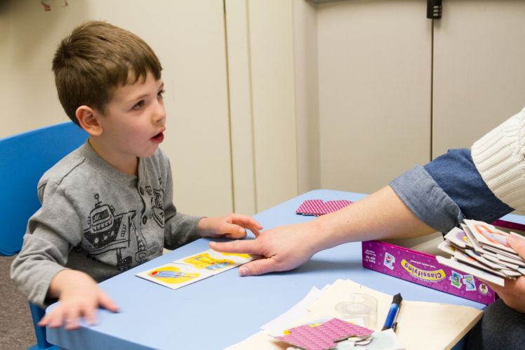 گفتار درمانی برای کودکان با اختلالات طیف اوتیسم