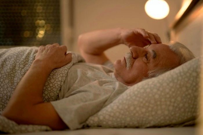 خطرات خواب اضافی و رابطه‌ی آن با بیماری آلزایمر در سالمندان