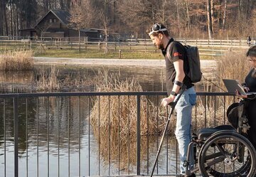 معجزه راه رفتن مرد معلول پس از ۱۲ سال + عکس