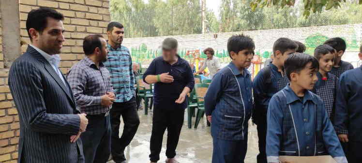 گزارش تصویری؛ عیادت دانش آموزان مدرسه شهید سلیمانی در روز سالمند از پدران آسایشگاه قم 